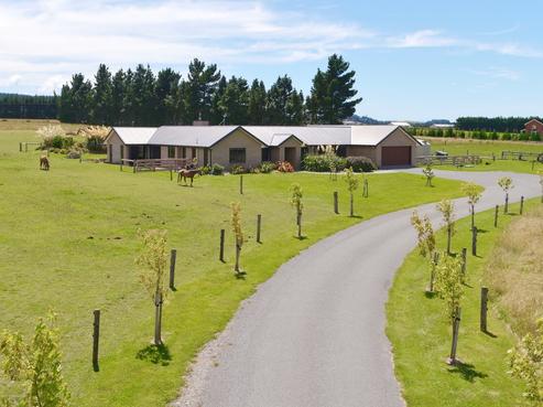 68 Davis Road, Cust