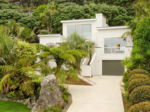 20 Domain Crescent, Muriwai