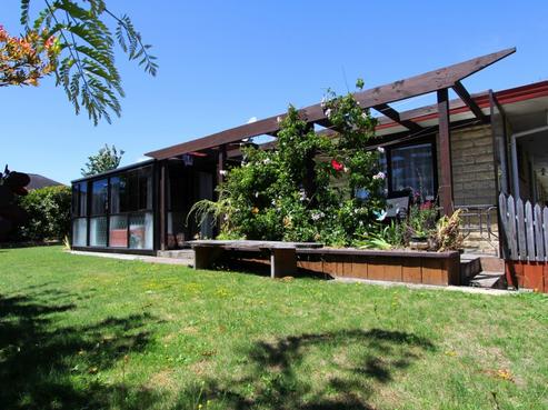 25 Farnham Drive, Richmond
