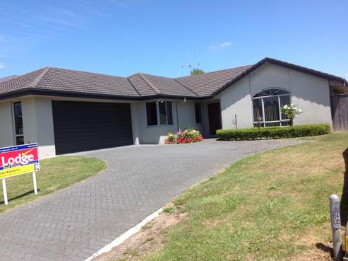 21 Thomas Road, Huntington