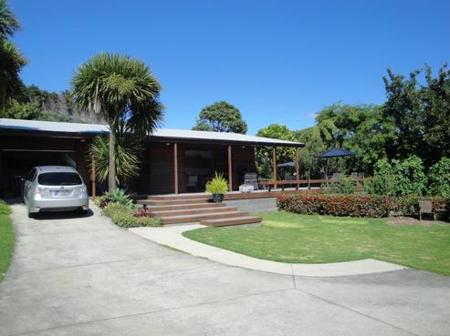 122 Titiro Place, Onemana