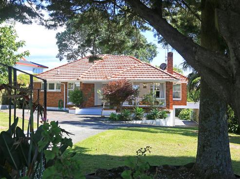 6 Tirimoana Road, Te Atatu South
