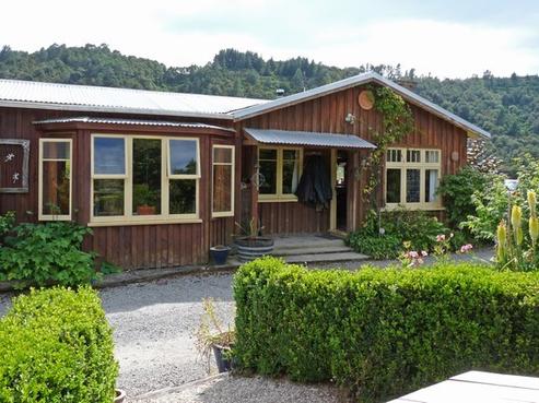 818 Dovedale Road, Dovedale