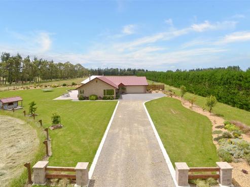 82 Howsons Road, Cust