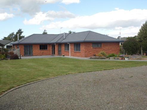 1 Ivondale Grove, Solway