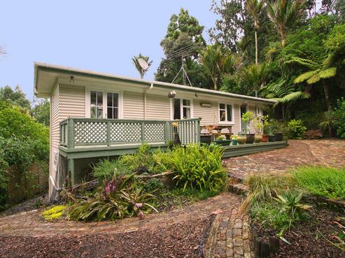 6 Ngaio Road, Titirangi