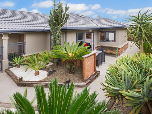 8 Riplington Road, Huntington Park