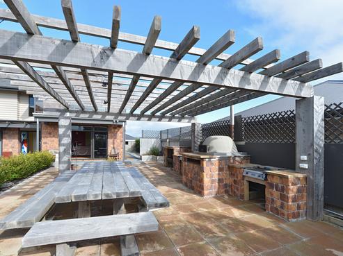 10 O'Farrell Drive, One Tree Point