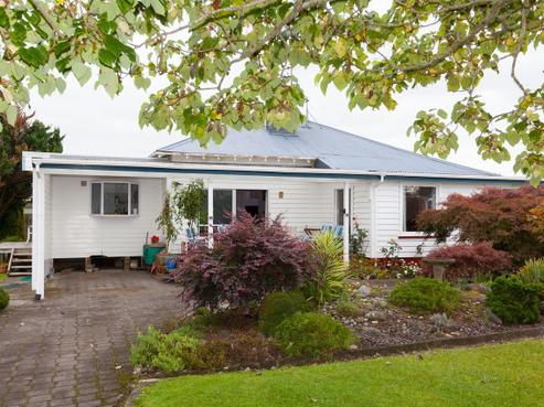 23 Takiroa Street, Urenui