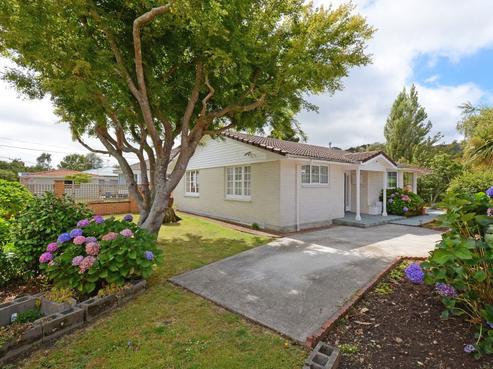 27 Heretaunga Square, Silverstream