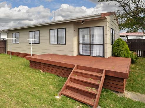 13A Maplesden Drive, Clendon Park