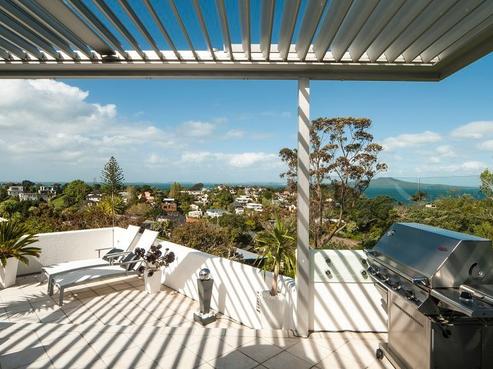 2/39 Eastcliffe Road, Castor Bay