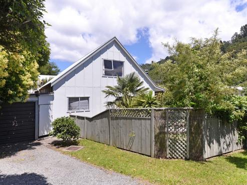 8 Larges Lane, The Brook