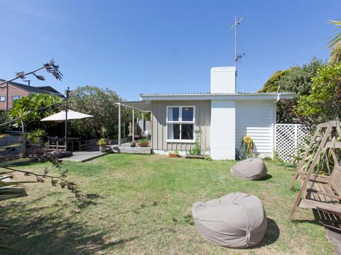 8 Vaucluse Avenue, Paraparaumu Beach