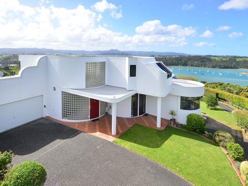 17 Kotare Place, Sandspit