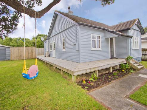 4 Pohutukawa Street, Woburn