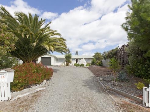 16 Freyberg Crescent, Waikanae Beach