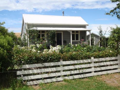 80B Cemetery Road, Sanson