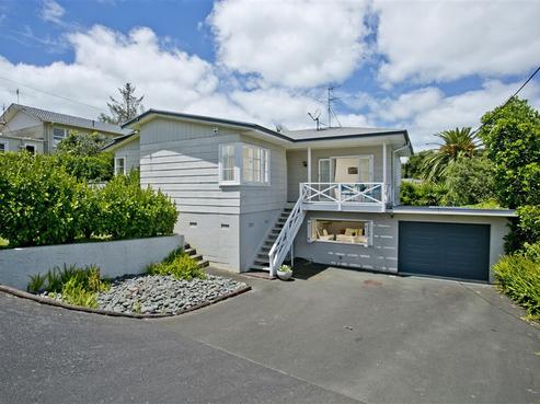 18B Northumberland Avenue, Belmont