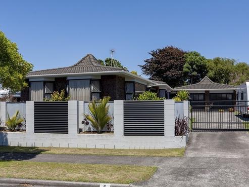 6 Poplar Grove, Whalers Gate
