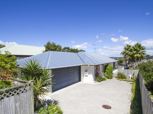 2/818 East Coast Road, Oteha