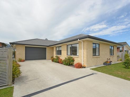 15 Sunstone Crescent, Brown Owl