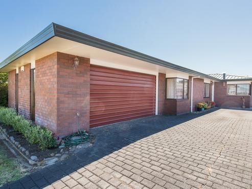 2 Warwick Place, Springvale