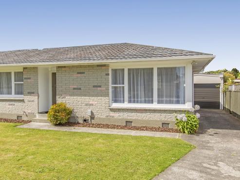 4 Derwent Lee Grove, Epuni