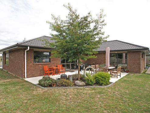 127 Saint James Drive, Huntington
