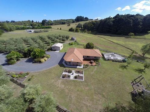 57 Riding Downs Way, Maunu