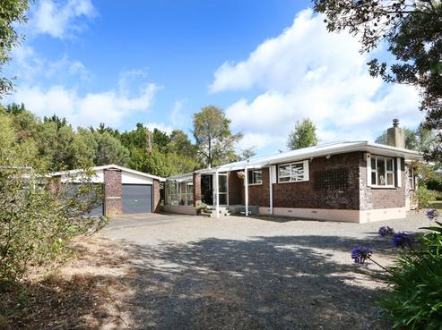 33 Cemetery Road, Sanson