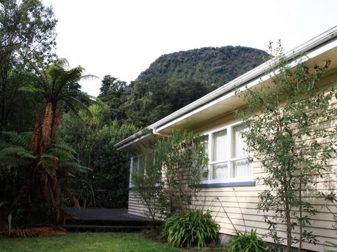 7 Cron Street, Franz Josef Glacier