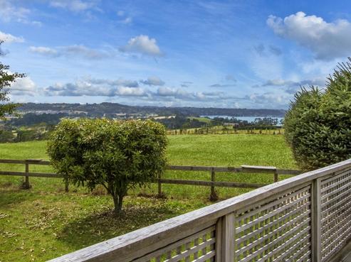 107 Lloyd Road, Riverhead