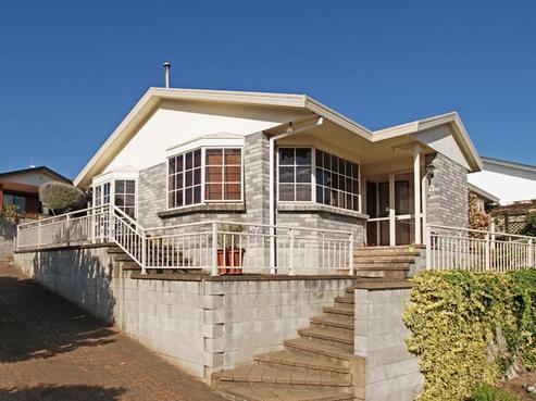 8 Perindale Drive, Chartwell