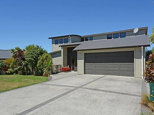 9 Betty Watt Grove, Riverstone Terraces