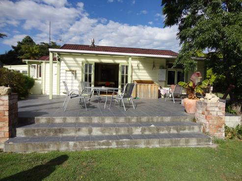 992 Norton Road, Longlands