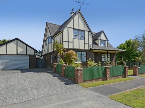 2 Pioneer Grove, Silverstream