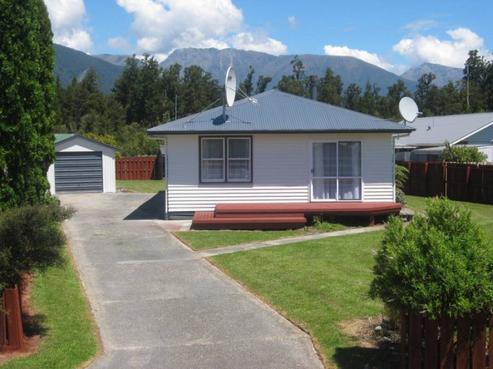 16 Pauareka Road, Haast