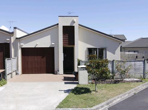 8 Bunker Rise, Golflands