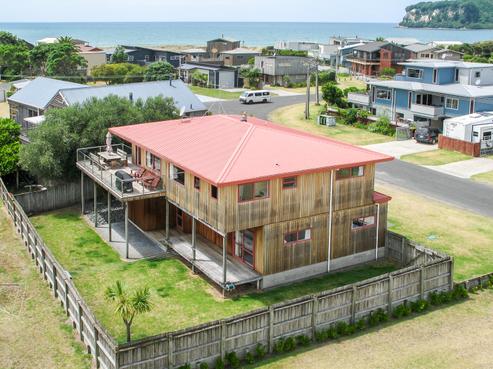 107 Short Road, Whangamata