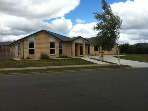92 Barrington Drive, Huntington