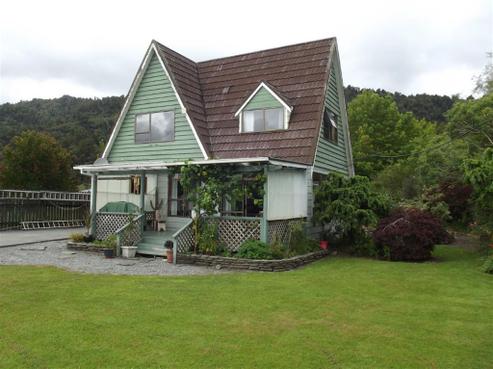 102 Main Road, Harihari
