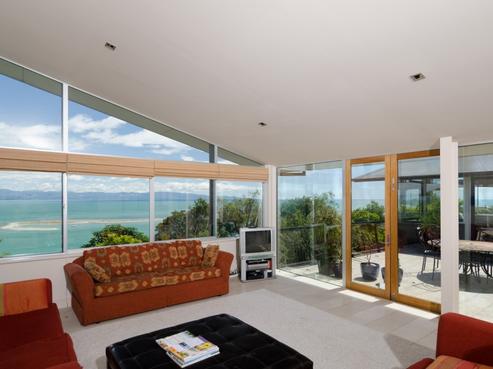 35 Victoria Heights, Stepneyville