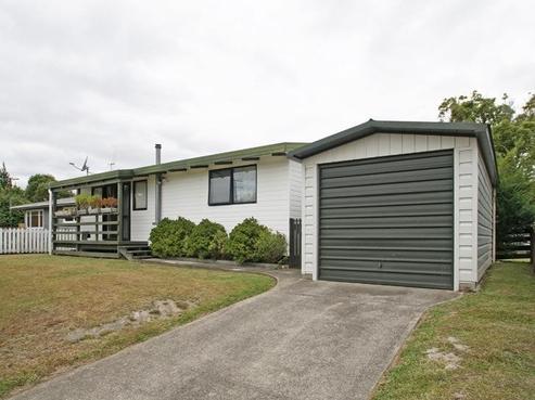 38 Tomin Road, Glenview