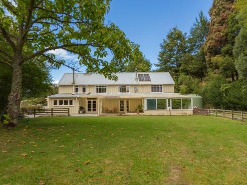 441 Pretty Bridge Valley Road, Wakefield