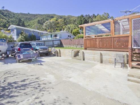 6 Willcox Grove, Naenae