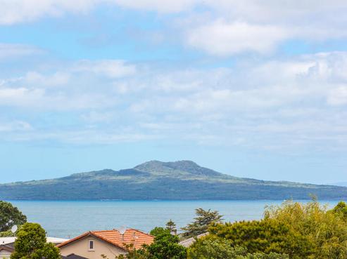 2/465A Beach Road, Murrays Bay