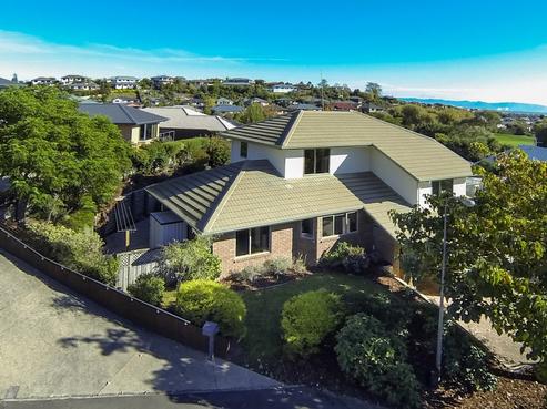 10 Idesia Grove, Richmond