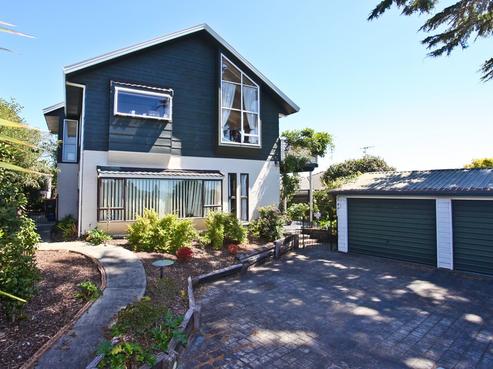 8 Surrey Road, Richmond