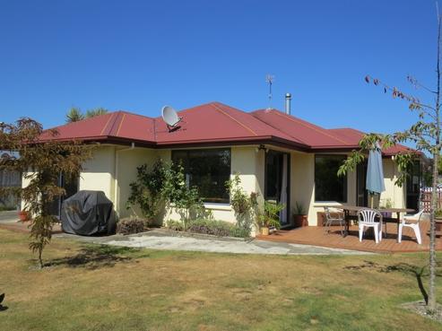 8 Whiting Drive, Wakefield